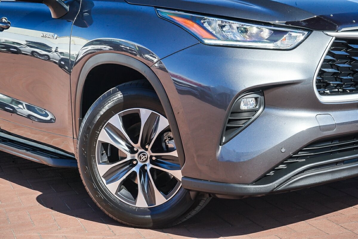 Toyota Kluger image 2