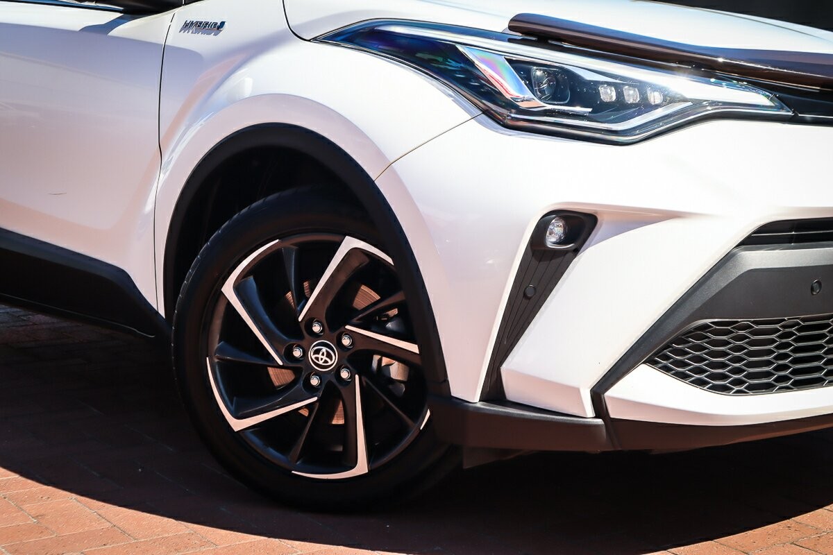 Toyota C-hr image 2