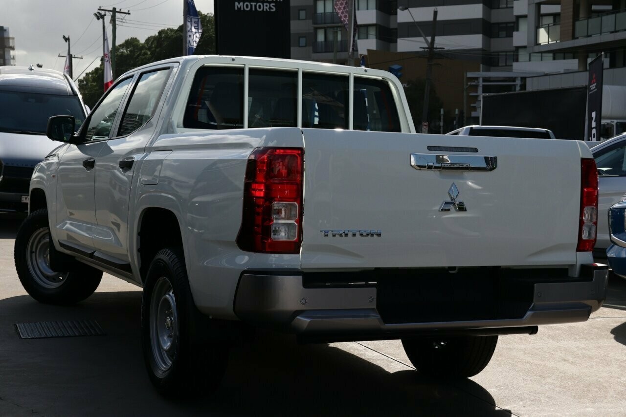 Mitsubishi Triton image 3