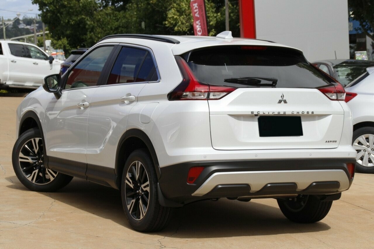 Mitsubishi Eclipse Cross image 2