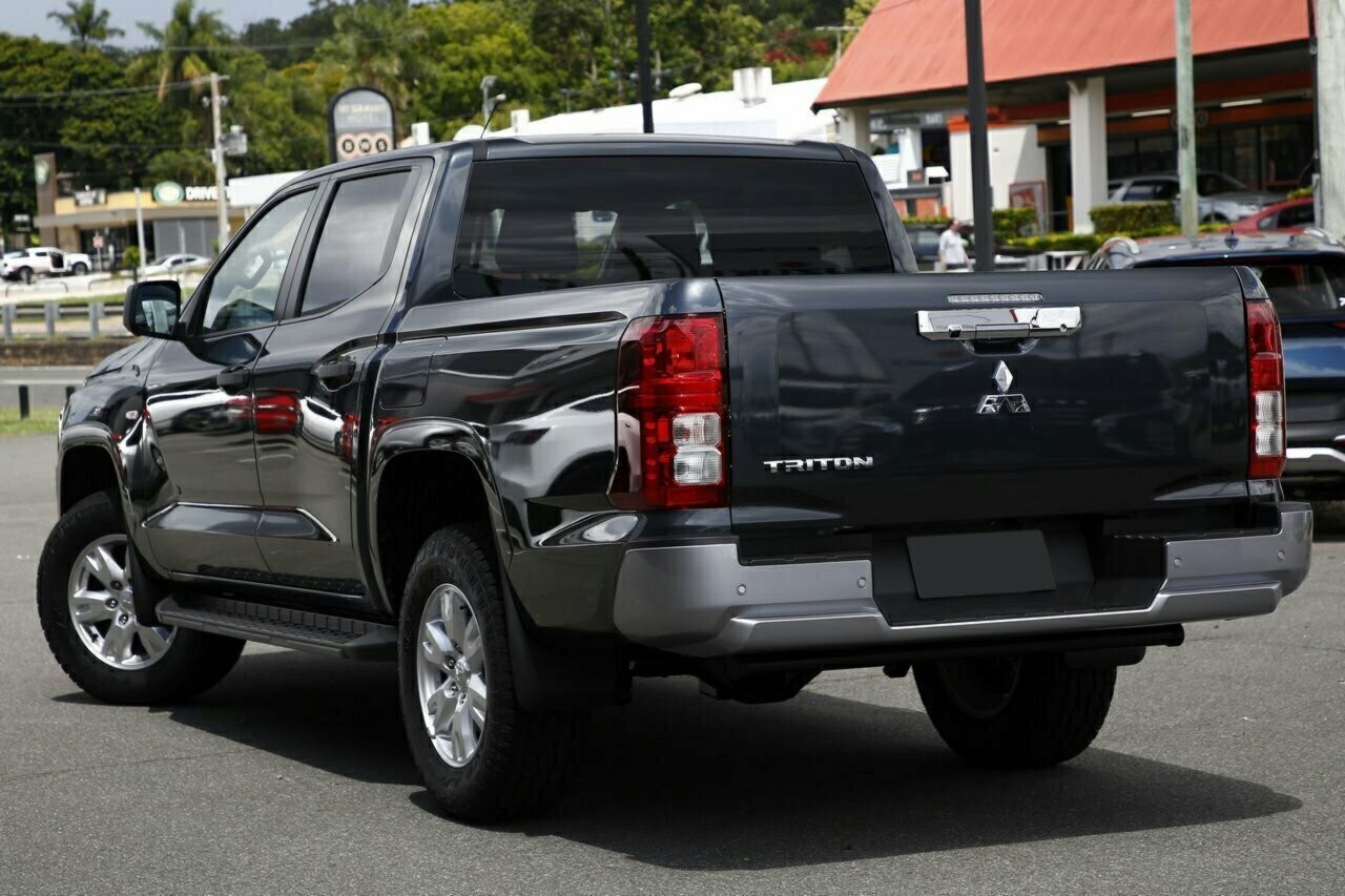 Mitsubishi Triton image 3