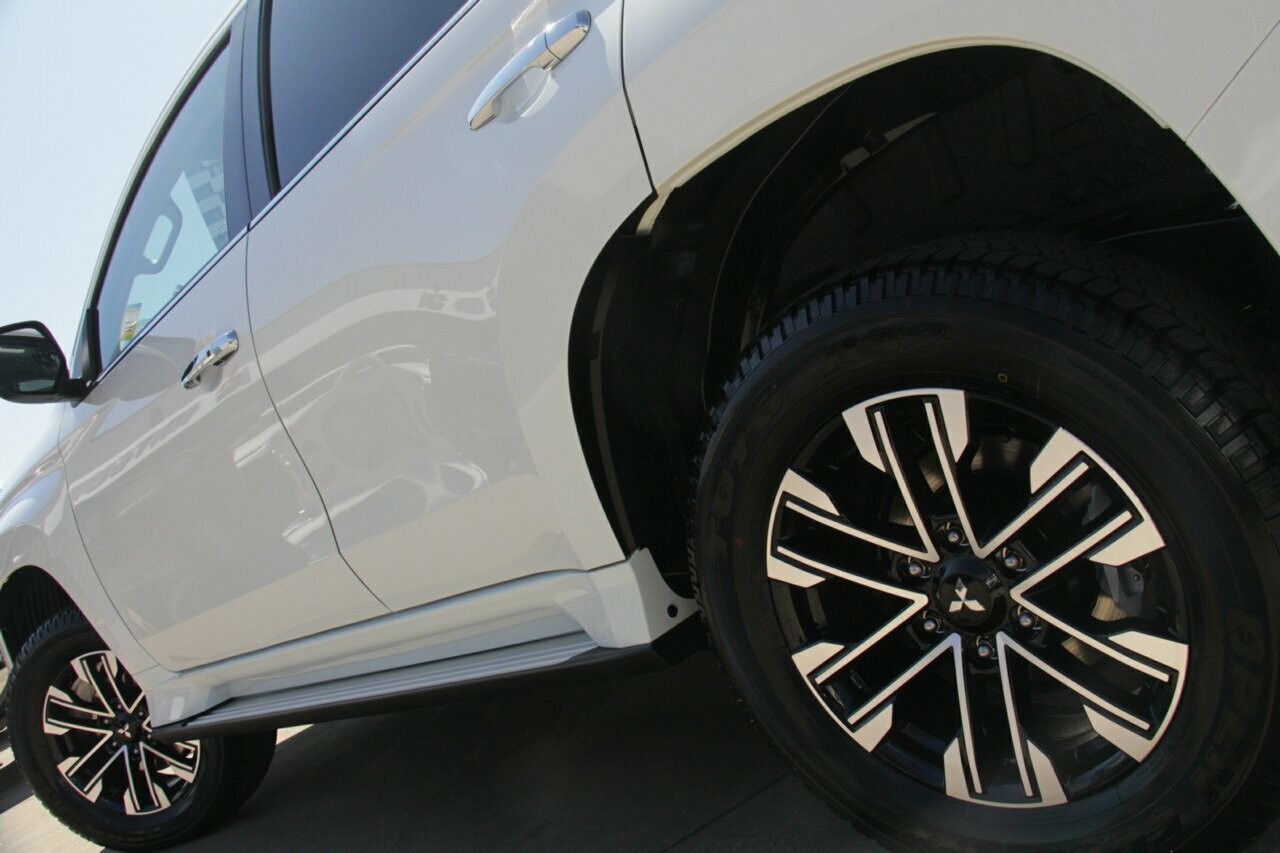 Mitsubishi Pajero Sport image 4