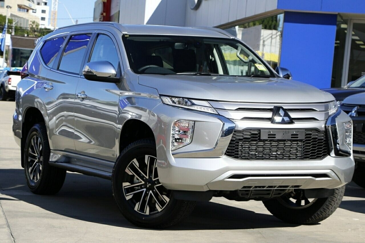 Mitsubishi Pajero Sport image 1