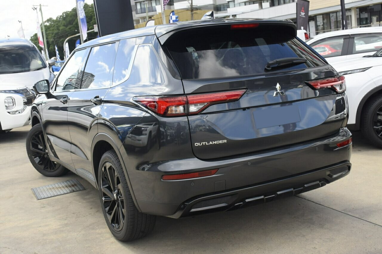 Mitsubishi Outlander image 3