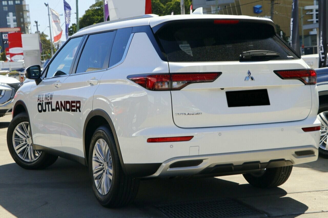 Mitsubishi Outlander image 3