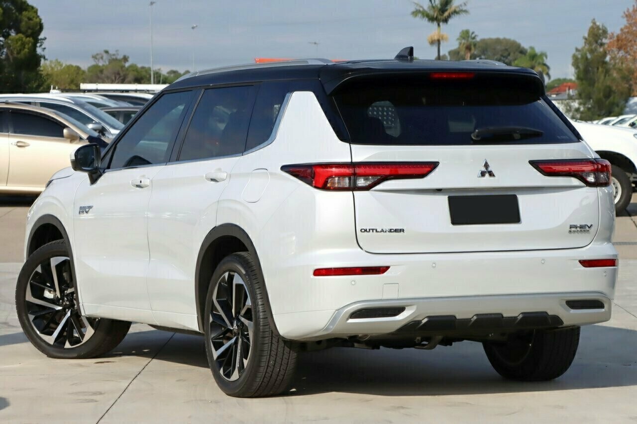 Mitsubishi Outlander image 3