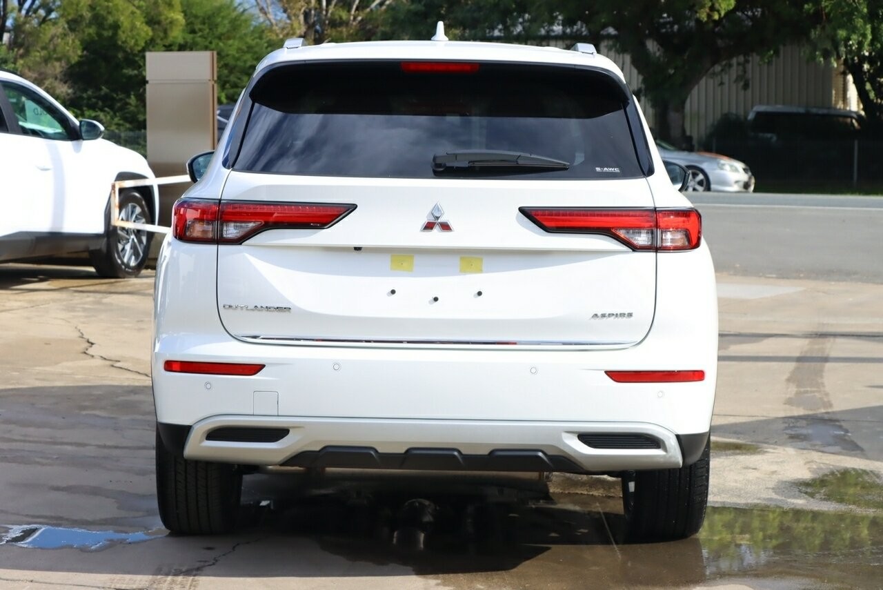 Mitsubishi Outlander image 3