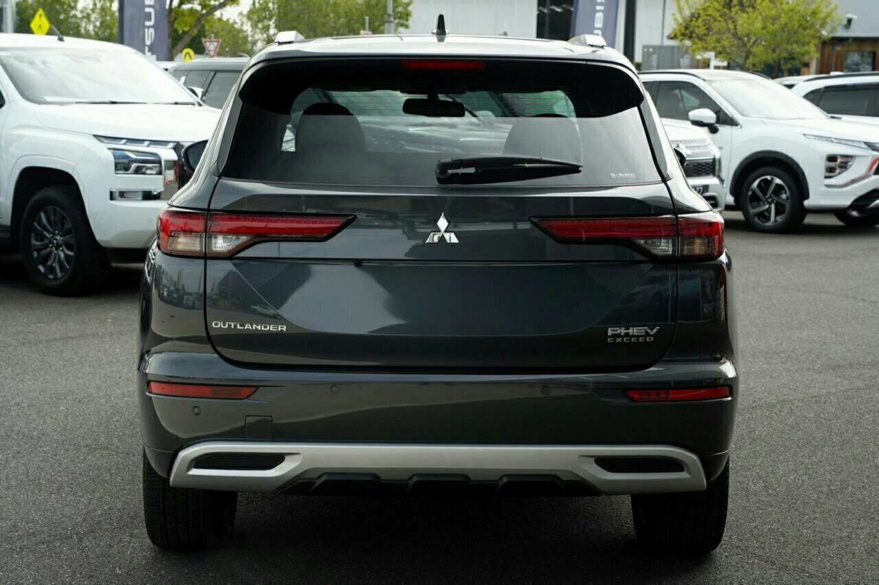 Mitsubishi Outlander image 4