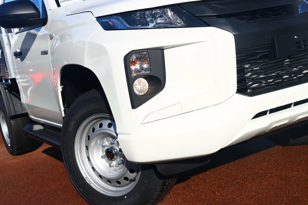 Mitsubishi Triton image 2