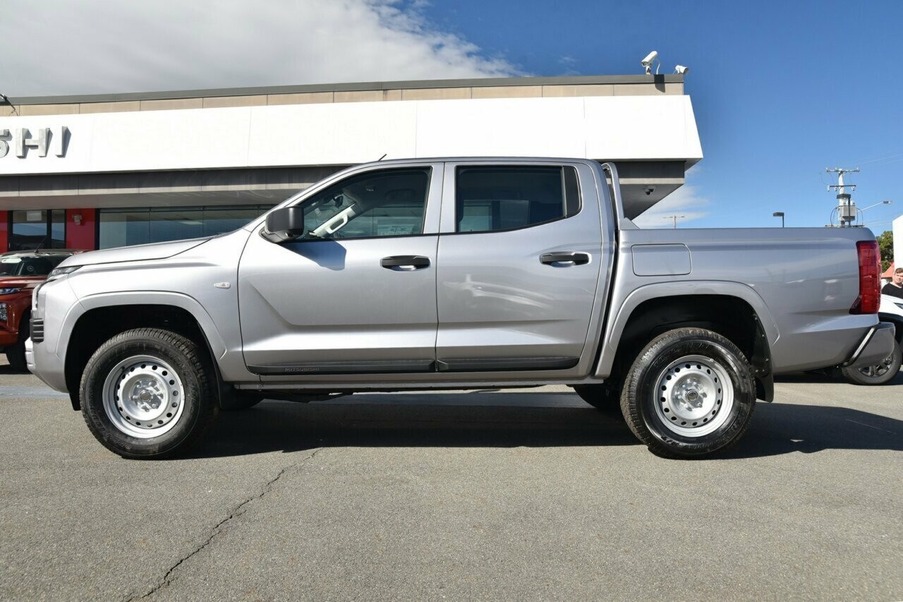 Mitsubishi Triton image 2