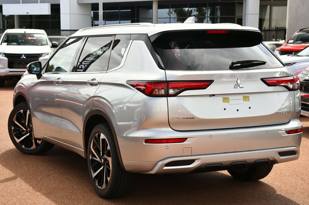 Mitsubishi Outlander image 3