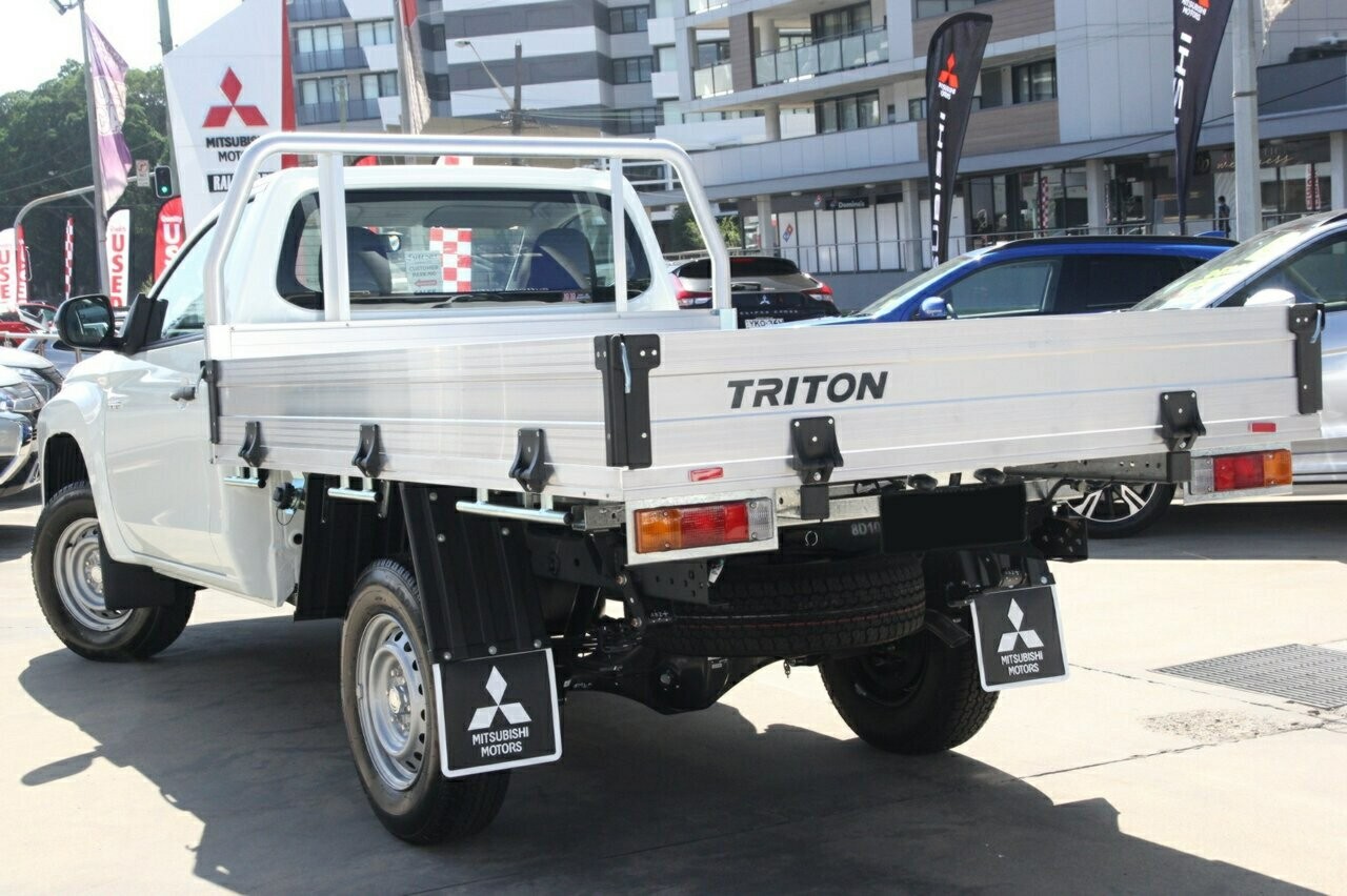 Mitsubishi Triton image 3