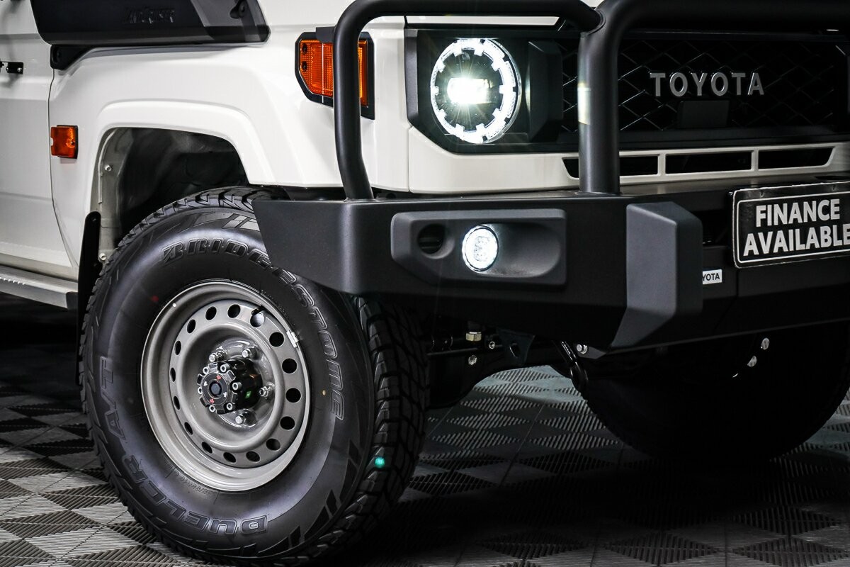 Toyota Landcruiser image 2