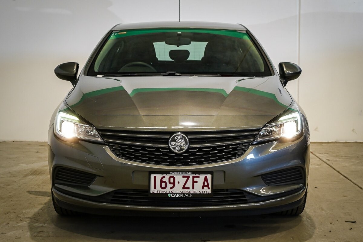 Holden Astra image 3
