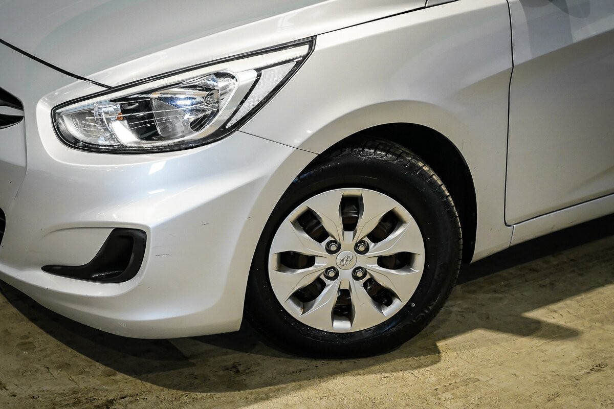 Hyundai Accent image 2