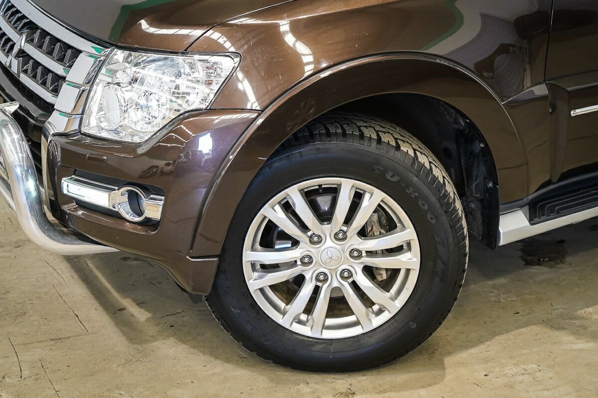 Mitsubishi Pajero image 2