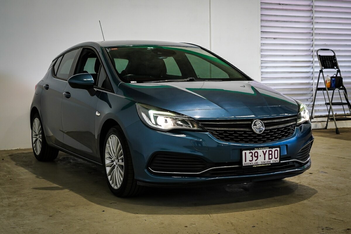 Holden Astra image 4