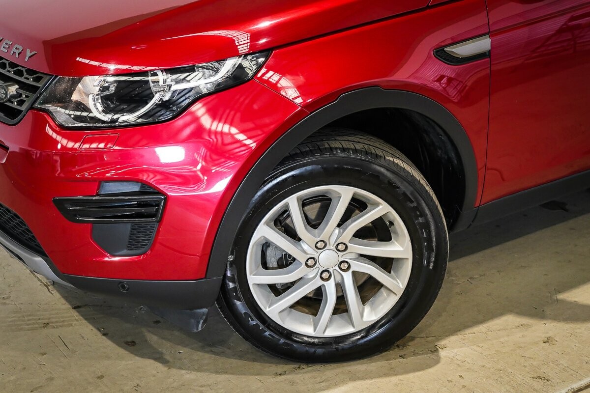 Land Rover Discovery Sport image 2