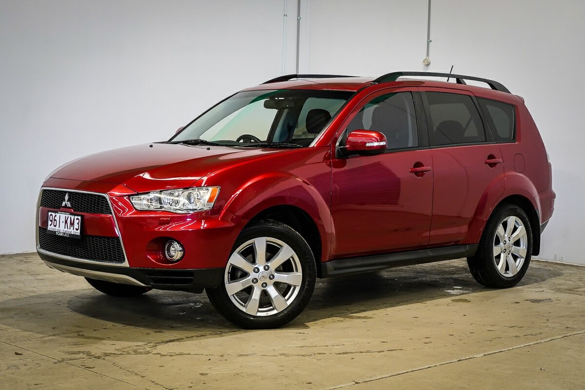 Mitsubishi Outlander image 1