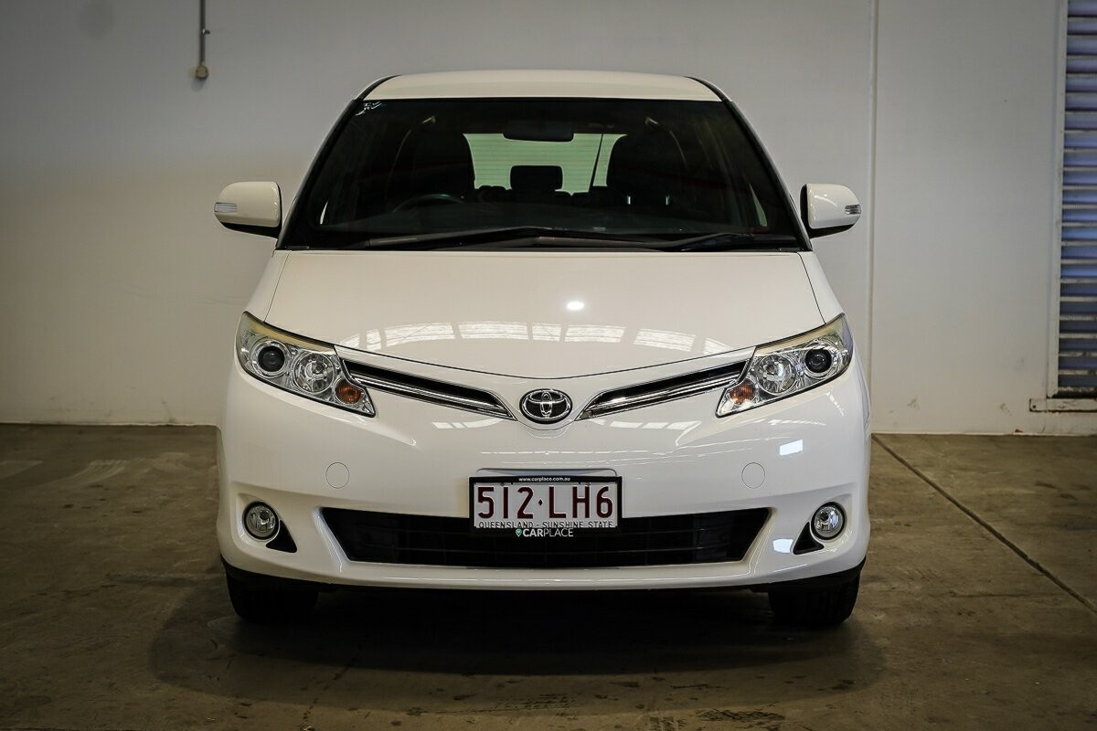 Toyota Tarago image 3