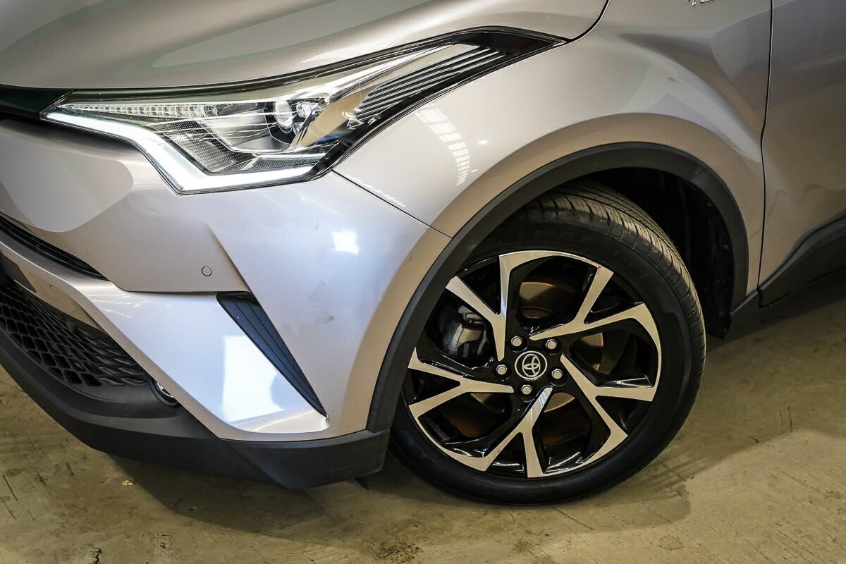 Toyota C-hr image 2