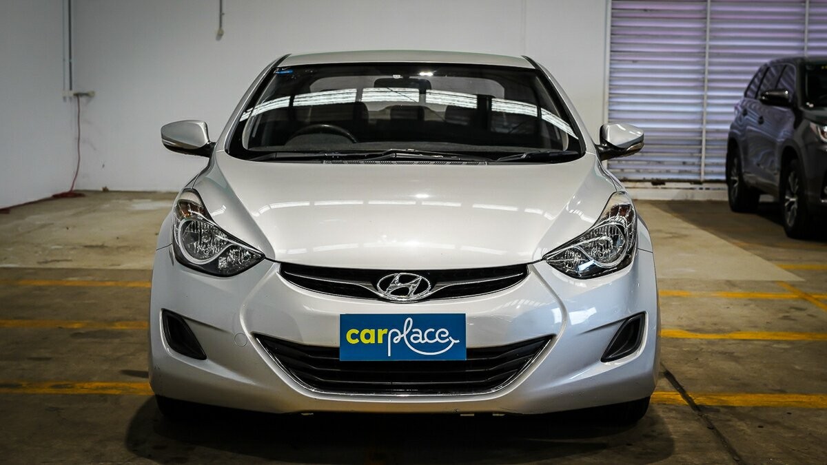 Hyundai Elantra image 3