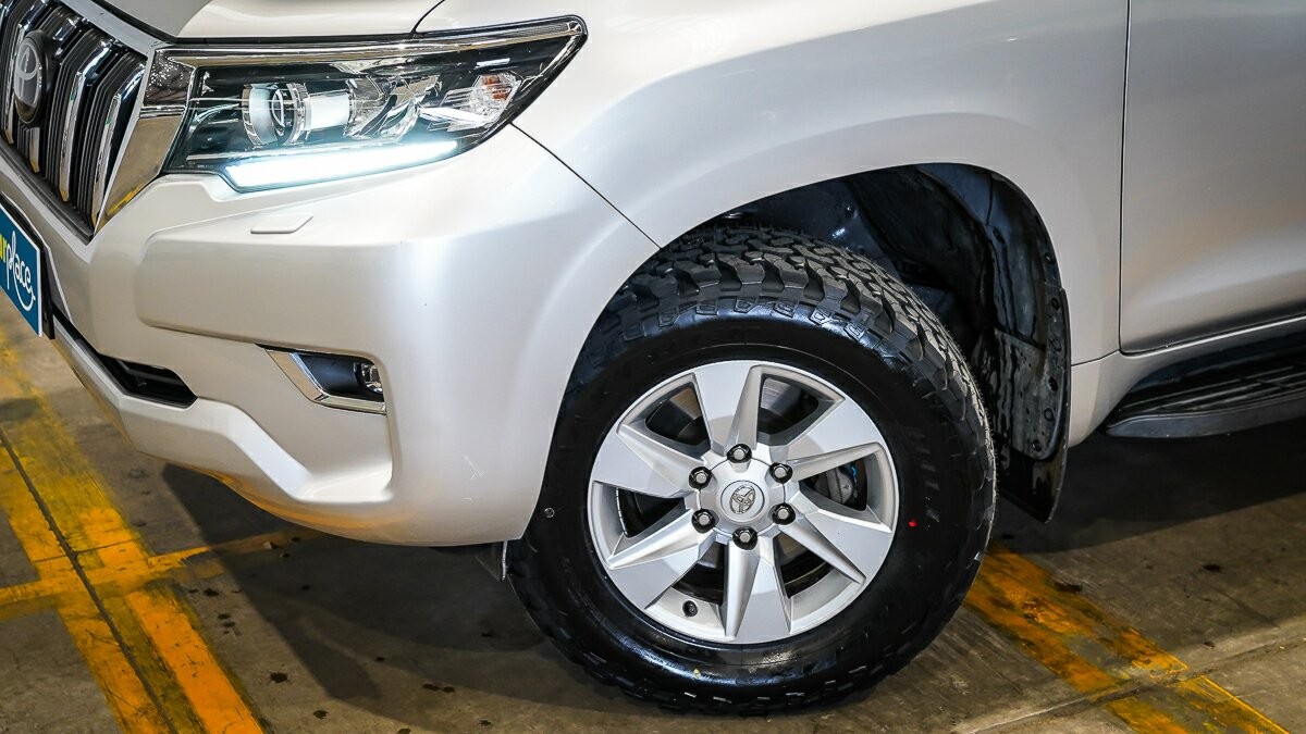 Toyota Landcruiser Prado image 2