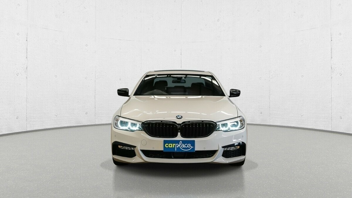 BMW 5 Series image 2