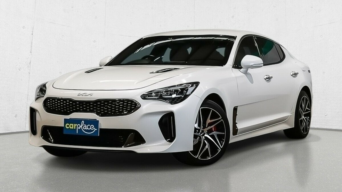 Kia Stinger image 1