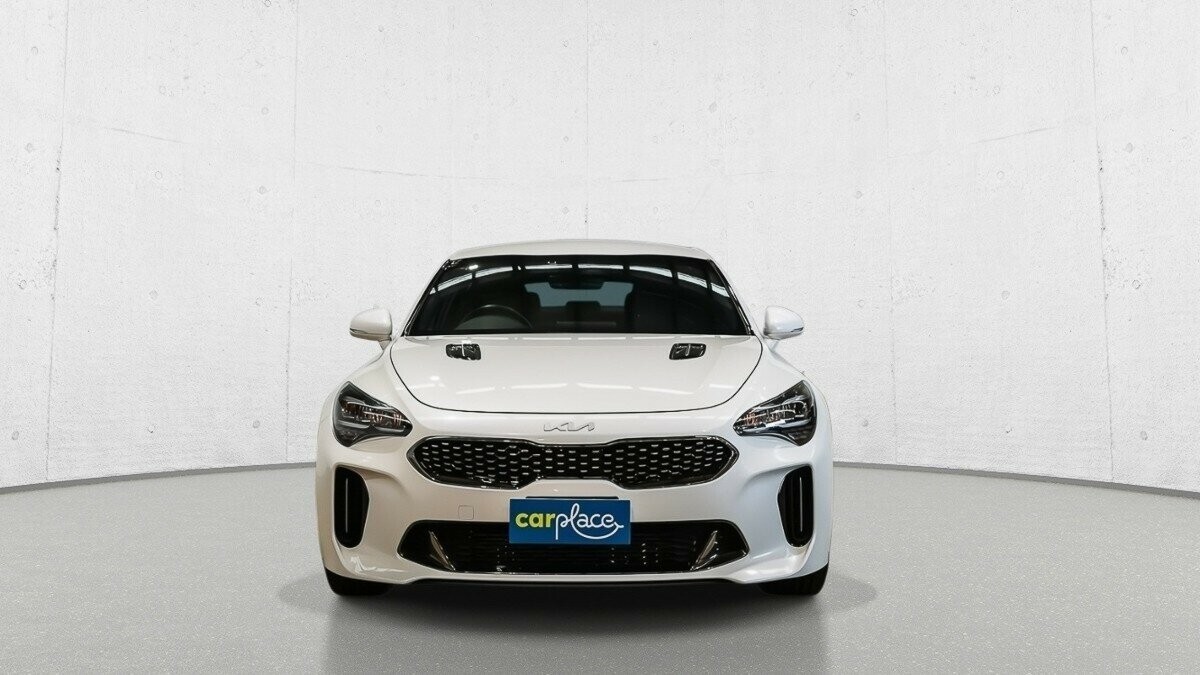 Kia Stinger image 2