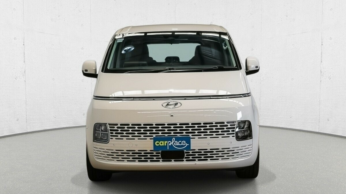 Hyundai Staria image 2