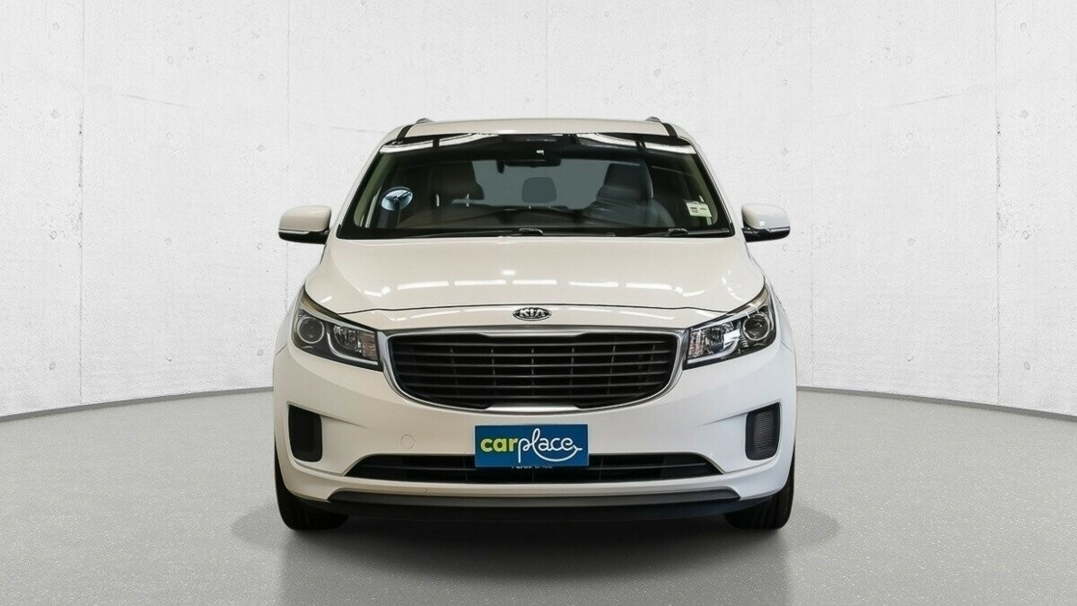 Kia Carnival image 2