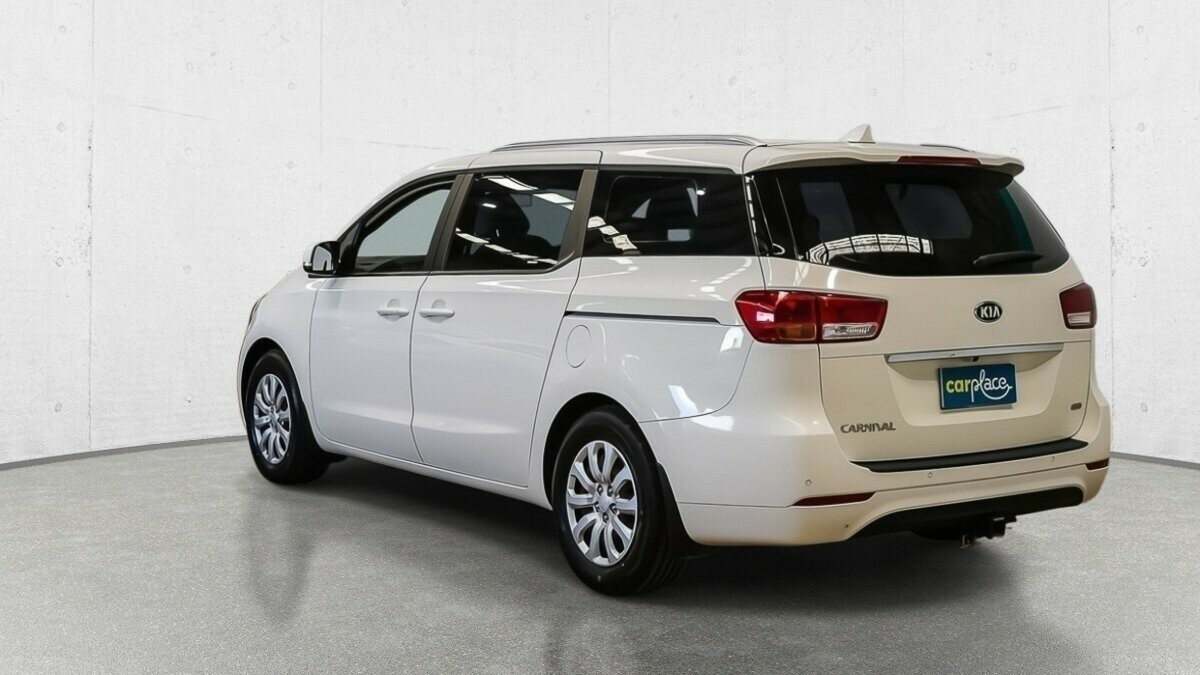 Kia Carnival image 4