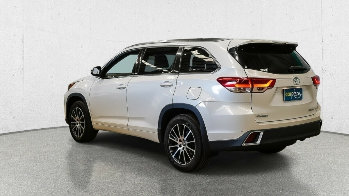 Toyota Kluger image 4