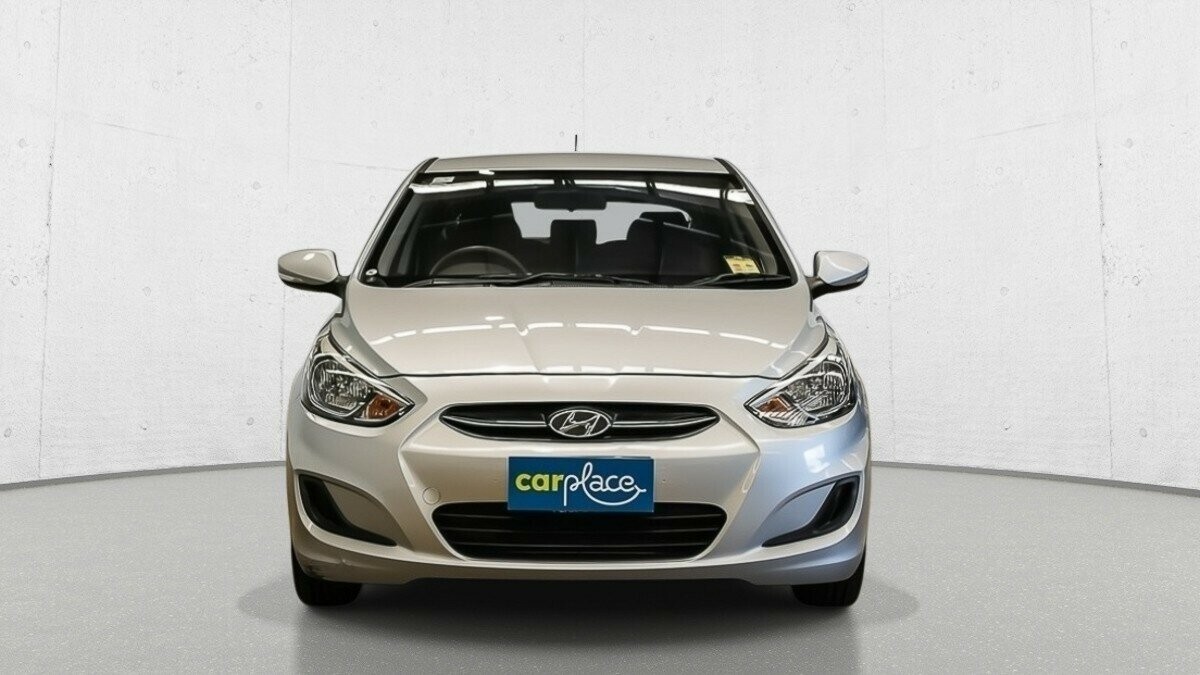 Hyundai Accent image 2