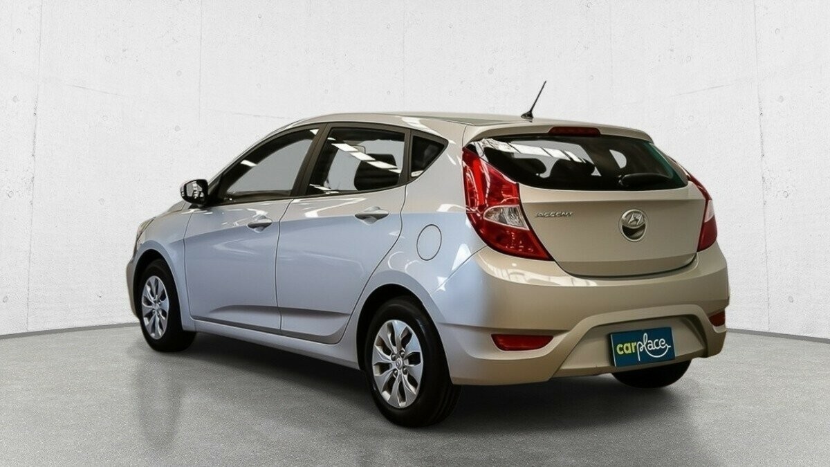 Hyundai Accent image 4