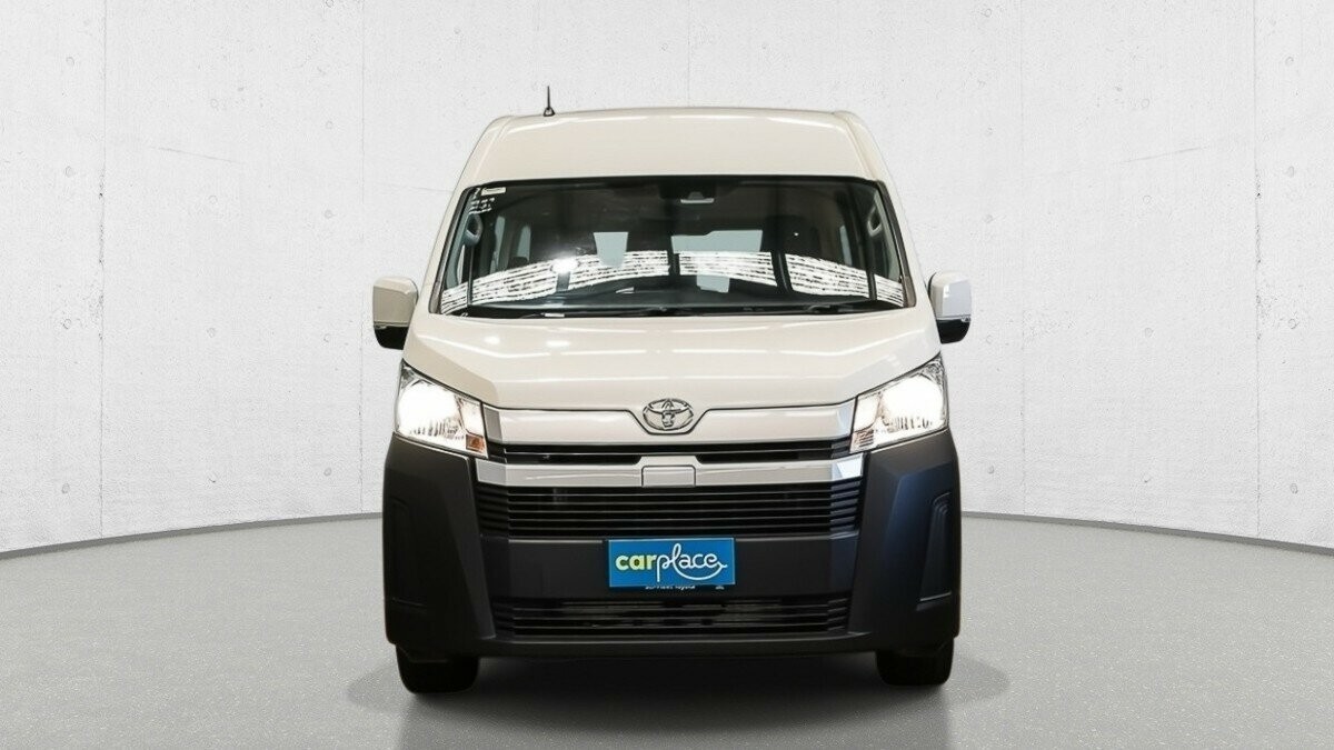 Toyota Hiace image 2