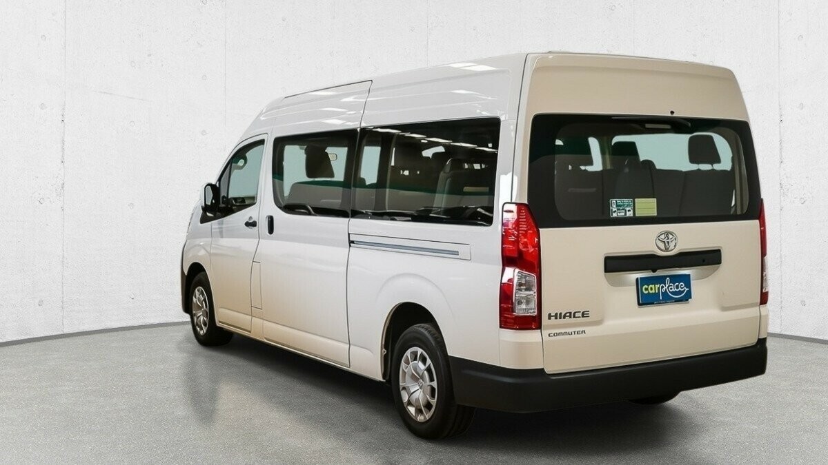 Toyota Hiace image 4