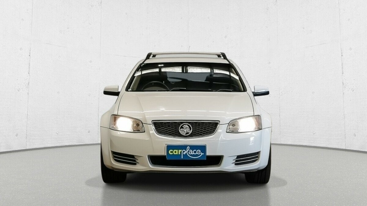 Holden Commodore image 2