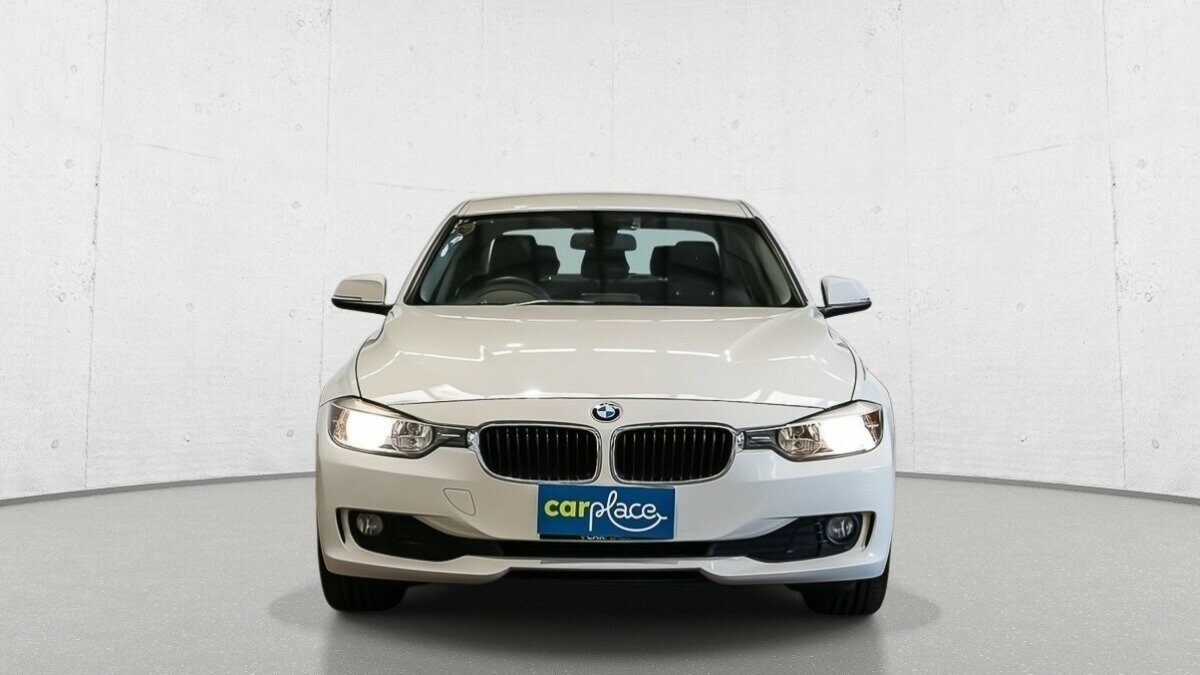 BMW 3 Series image 2