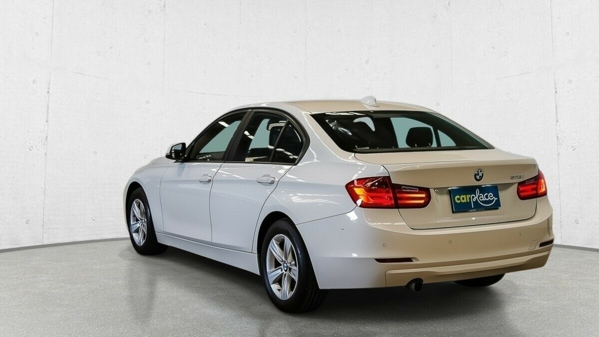 BMW 3 Series image 4