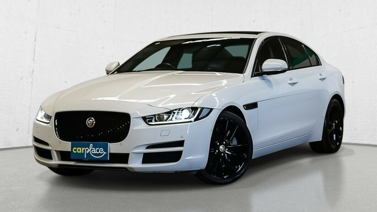 Jaguar Xe image 1