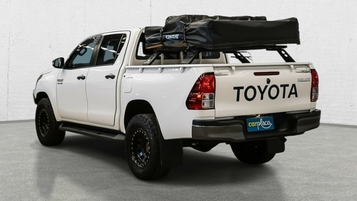 Toyota Hilux image 4