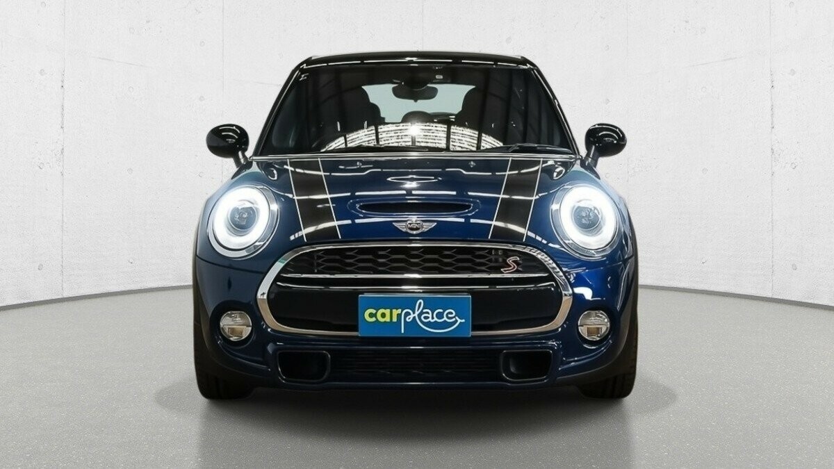 Mini Hatch image 2