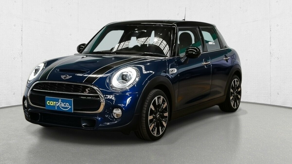 Mini Hatch image 3