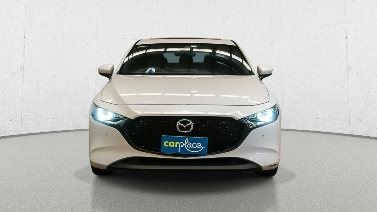 Mazda 3 image 2