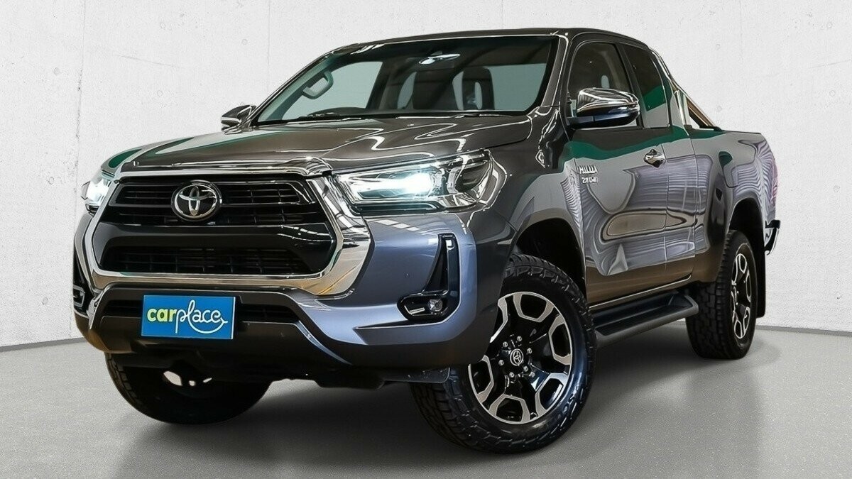 Toyota Hilux image 2