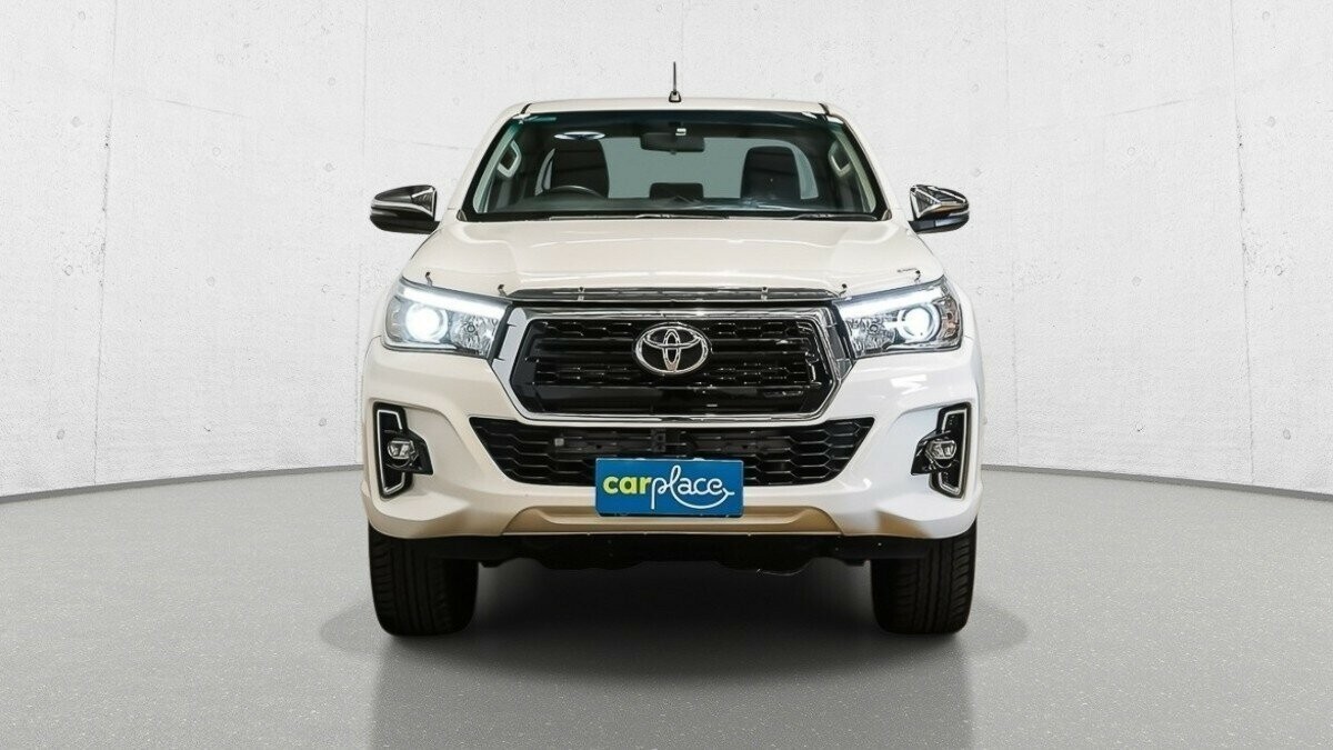 Toyota Hilux image 2