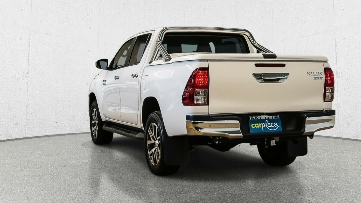 Toyota Hilux image 4