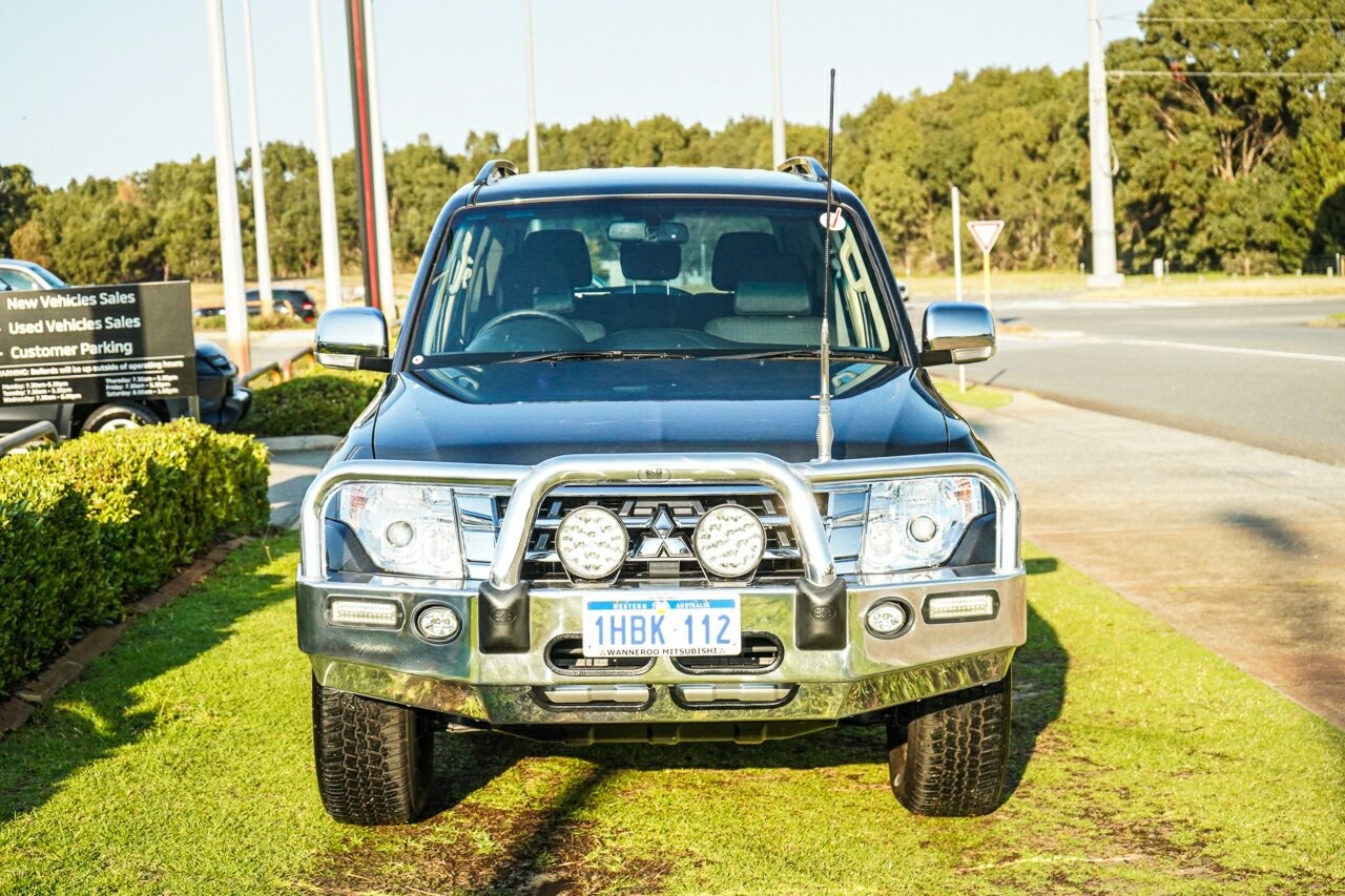 Mitsubishi Pajero image 2